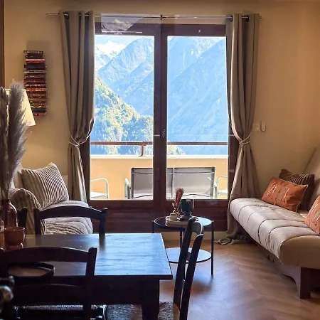 Cozy Cocoon With Breathtaking View And Covered Parking דירה לס דה-אלפס